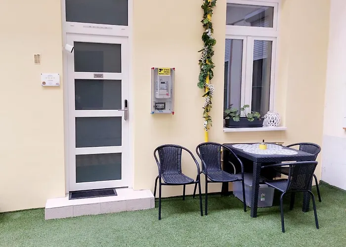 B2 City Center, Dohany Street