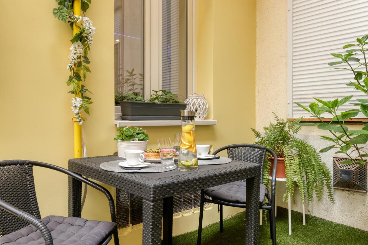 B2 Apartman, Mert Neked A Jár! Apartman