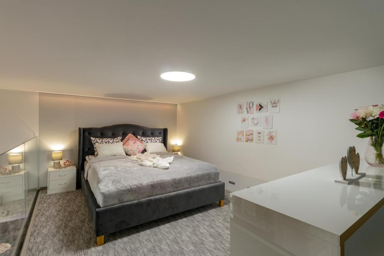 B2 Apartman, Mert Neked A Jár! Apartman